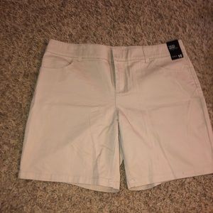 Bermuda shorts, NWT!
